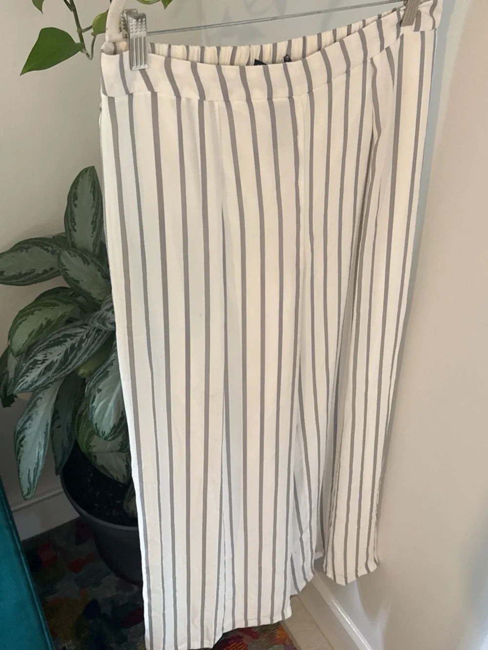 Chico’s White Wide-Leg Pants with Vertical Grey Stripes - Picture 2 of 8